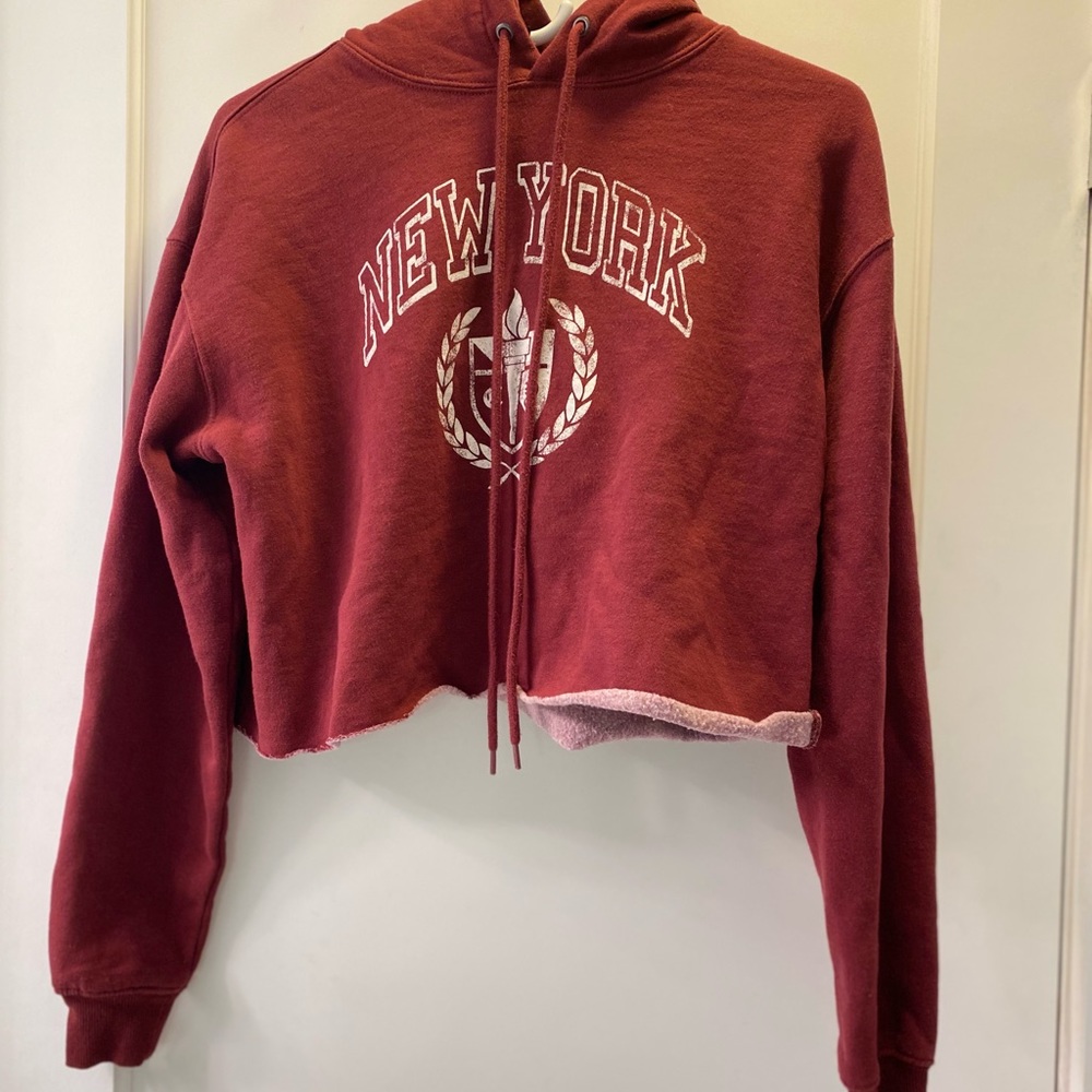 Cropped vintage maroon New York hoodie